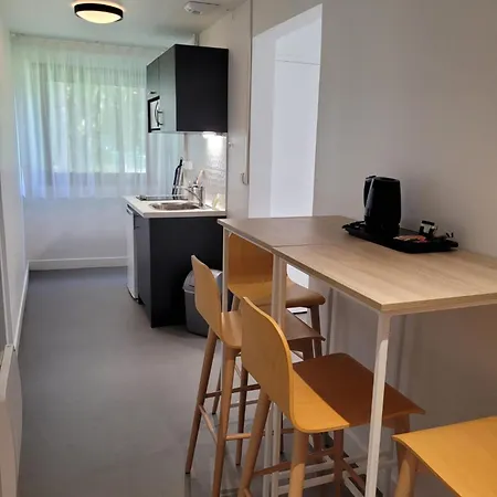 Twenty Business Flats Aparthotel Jouy-en-Josas